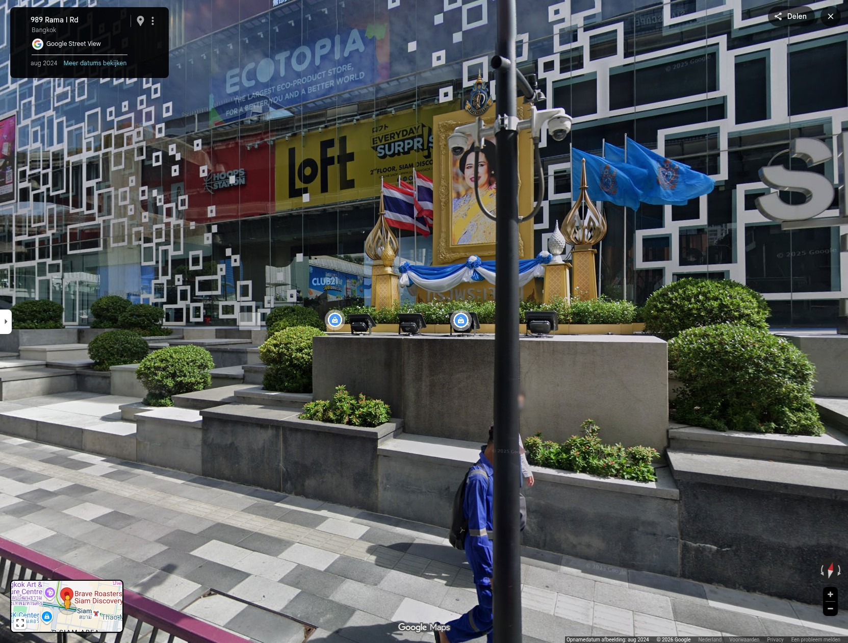 Street view near Brave Roasters at Siam Discovery, Bangkok